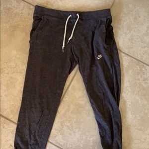women’s Nike sweatpants size small gray!!!